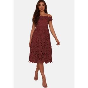 Chi Chi London Size 6 Bardot Lizana Off Shoulder Burgundy Maroon Lace Dress